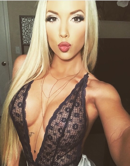 winged-perfection:  Lauren - busty hot hosty from Delta Airlines 