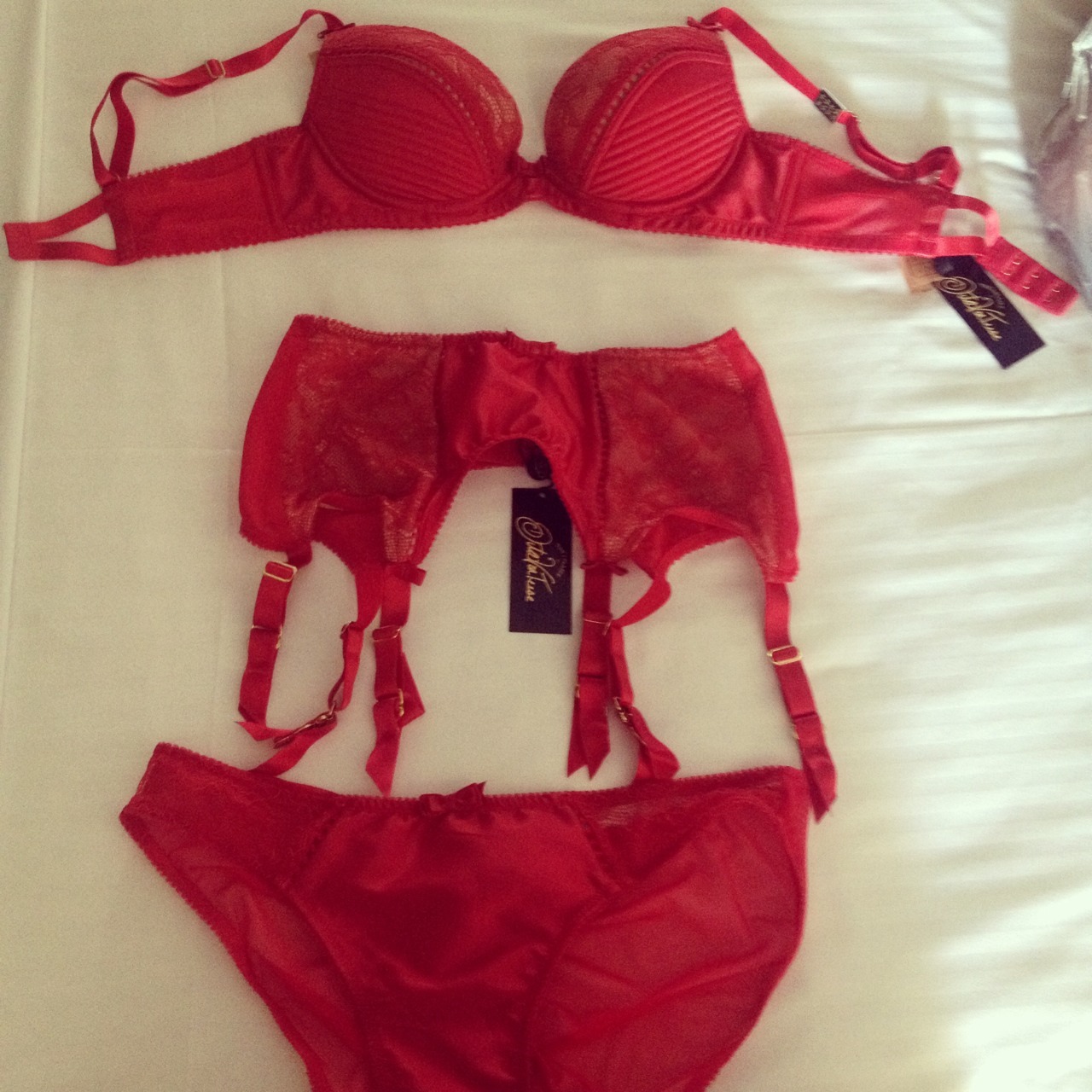 princesspinups:  My new beautiful set! X 