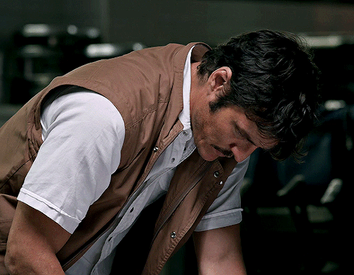 Pedro Pascal As Javier Peña Narcos (2015-2017) 01.06. Explosivos