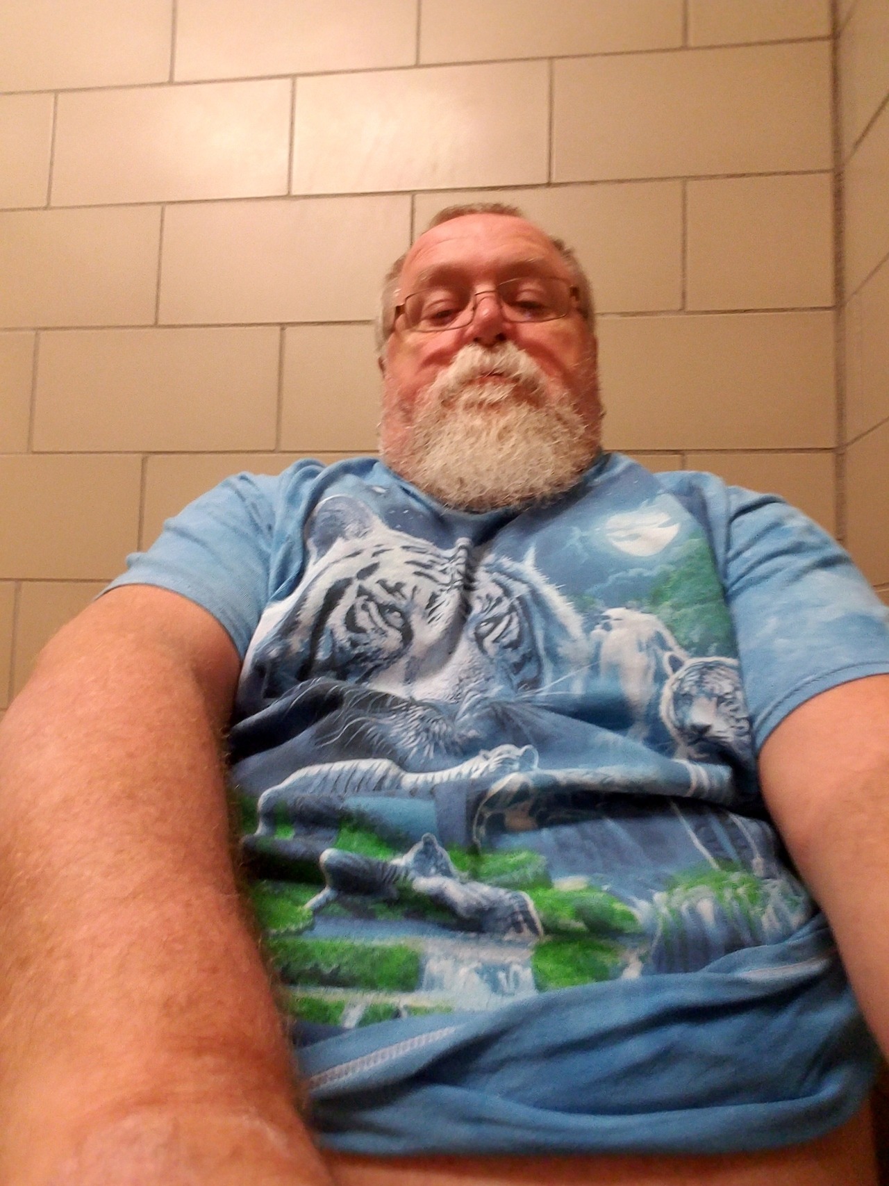 dilfparadise:  bastian50: Rest Area snapshots.  Nice dick, needs a shavd 