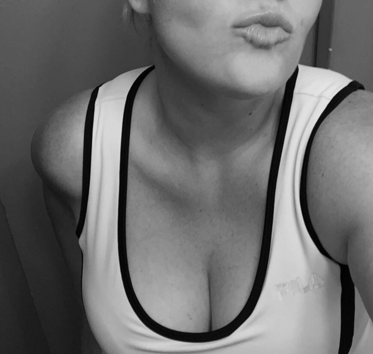 caffeinated-kitten:  Tongue or lips? 😋💋  Both 😍