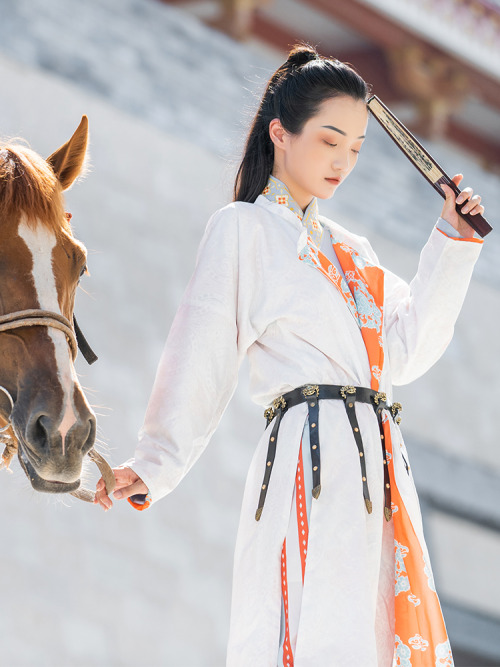 hanfugallery:chinese hanfu by 海棠私语this yuanlingpao is inspired by Shang’guan Wan’er who 