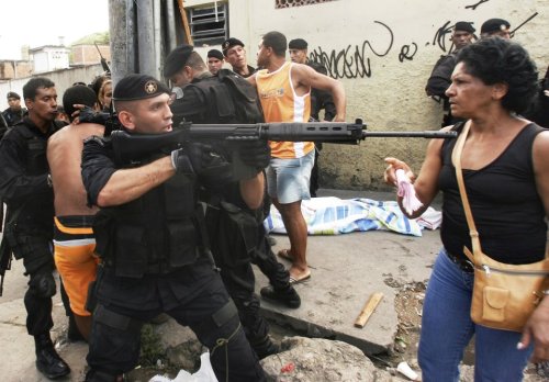 maaarine:  The Huffington Post: “60 Stunning Photos Of Women Protesting Around The World” 