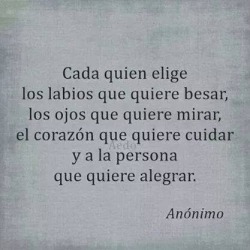 sanjuisls:  Pero el amor va de la mano con aceptar tristezas y ser lastimado así que no puedes elegir sí ser lastimado o no pero si puedes elegir quien te lastima o puedes elegir con quién ser feliz..