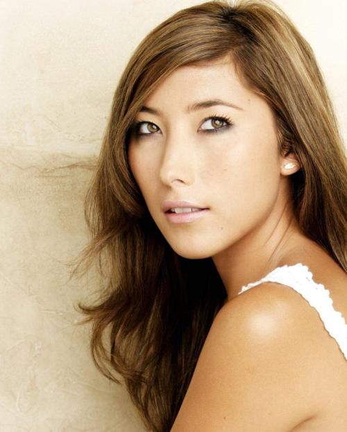 trainingforstarfleet: Dichen Lachman is incredibly beautiful