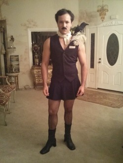 seeherwheniwake:  koalakeys:  “I decided to get a little creative this year. I present Edgar Allan Ho”  #quoth the raven#what a whore 