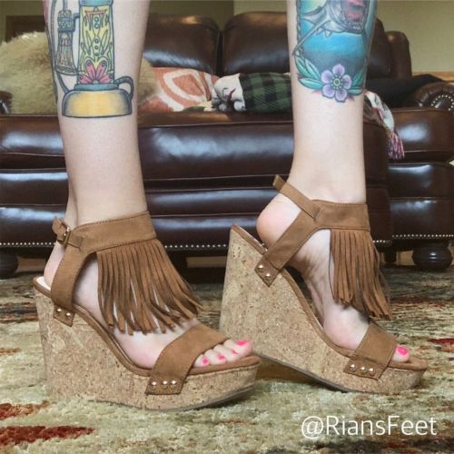 lovethosefeet:The great and cute looking feet from @RiansFeet on Instagram, and also Twitter since r