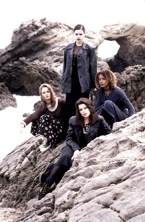 cinyma:  Fairuza Balk, Robin Tuney, Rachel True and Neve Campbell in The Craft (1996)