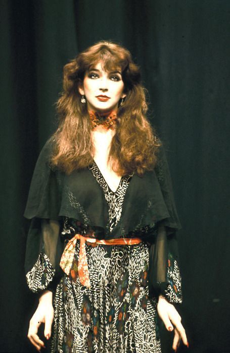 womenundertheinfluence:Kate Bush performing Wuthering Heights on Top Pop Dutch TV, 1978.