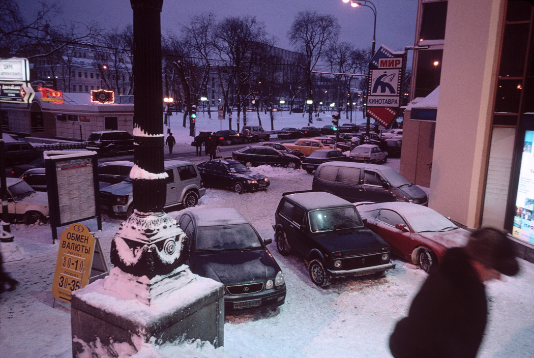 20aliens:  RUSSIA. Moscow. 2002.Gueorgui Pinkhassov 
