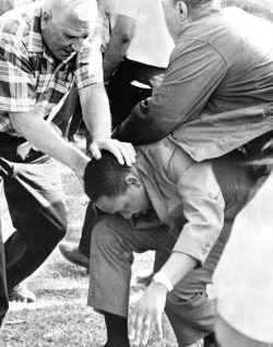gallifreyglo:  dichotomized:  U.S. Martin Luther King Jr being attacked as he marched nonviolently for the Chicago Freedom Movement, 1966, which was the most ambitious civil rights campaign in the North of the United States, and lasted from mid-1965 to