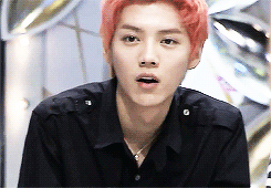 wooshua:  Luhan’s Reaction to Seohyun Playing Mini Piano on Starking 