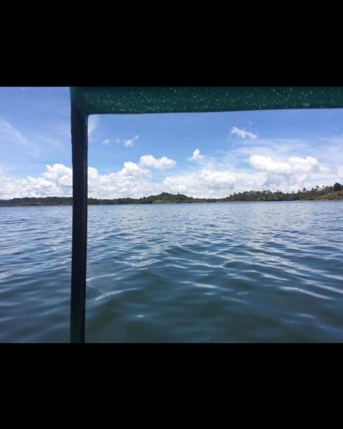 We went fishing and saw a bunch of celeb’s fincas including James a soccer player from Colombia’s National team.  #fishing #captaincolombia #famousfincas #Guatape #fishingseason2017  #fishingfortrout  #Colombia #SouthAmerica #🇨🇴 #lost #lostnachos