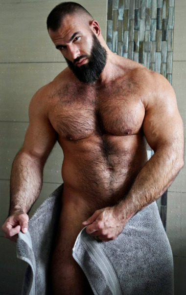 elnerdo19:Sexy gentle giant, Nick Pulos!!! 😘🥰😋❤️💚❤️💚❤️💚 🦍 