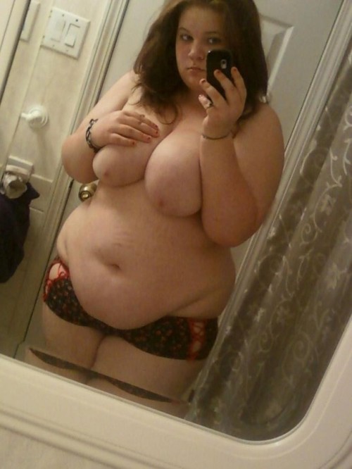 overweight-seductive-women:MelissaPics: 46Single: Yes.Looking: MenLink to profile: HERE