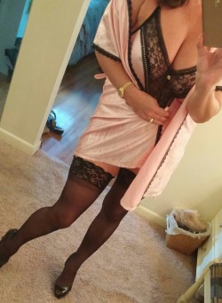 shyhousewife:  Pink and black teddy and robe 
