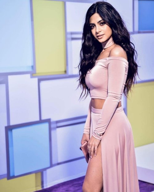 shadowhuntersdaily:@baneandlewis: Gorgeous! #EmeraudeLAMAS (via @LatinAMAs)