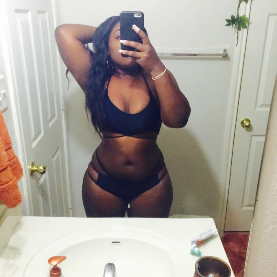 simplyraesheen:  Didn’t have any good pictures 😩😩 Dark skin appreciation