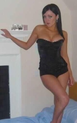 real-local-amateur-sluts:  25 year old Irish slut Paula