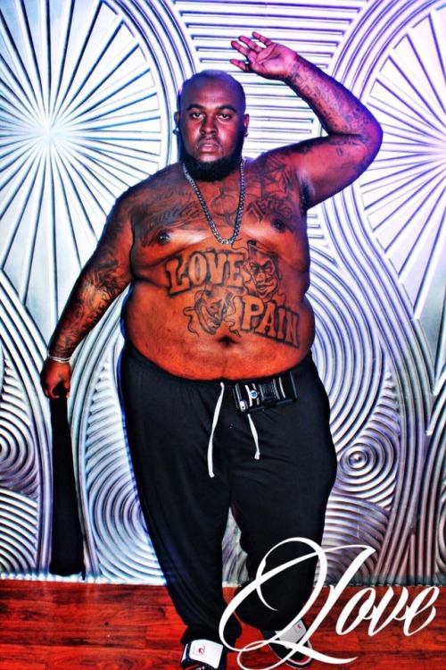 phat4eva: justkinglove: As Long as we got LOVE!!! Body is sexy but not a fan of tats
