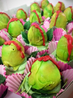 cuhwristeen:  Audrey 2 cupcakes! Wish I grabbed