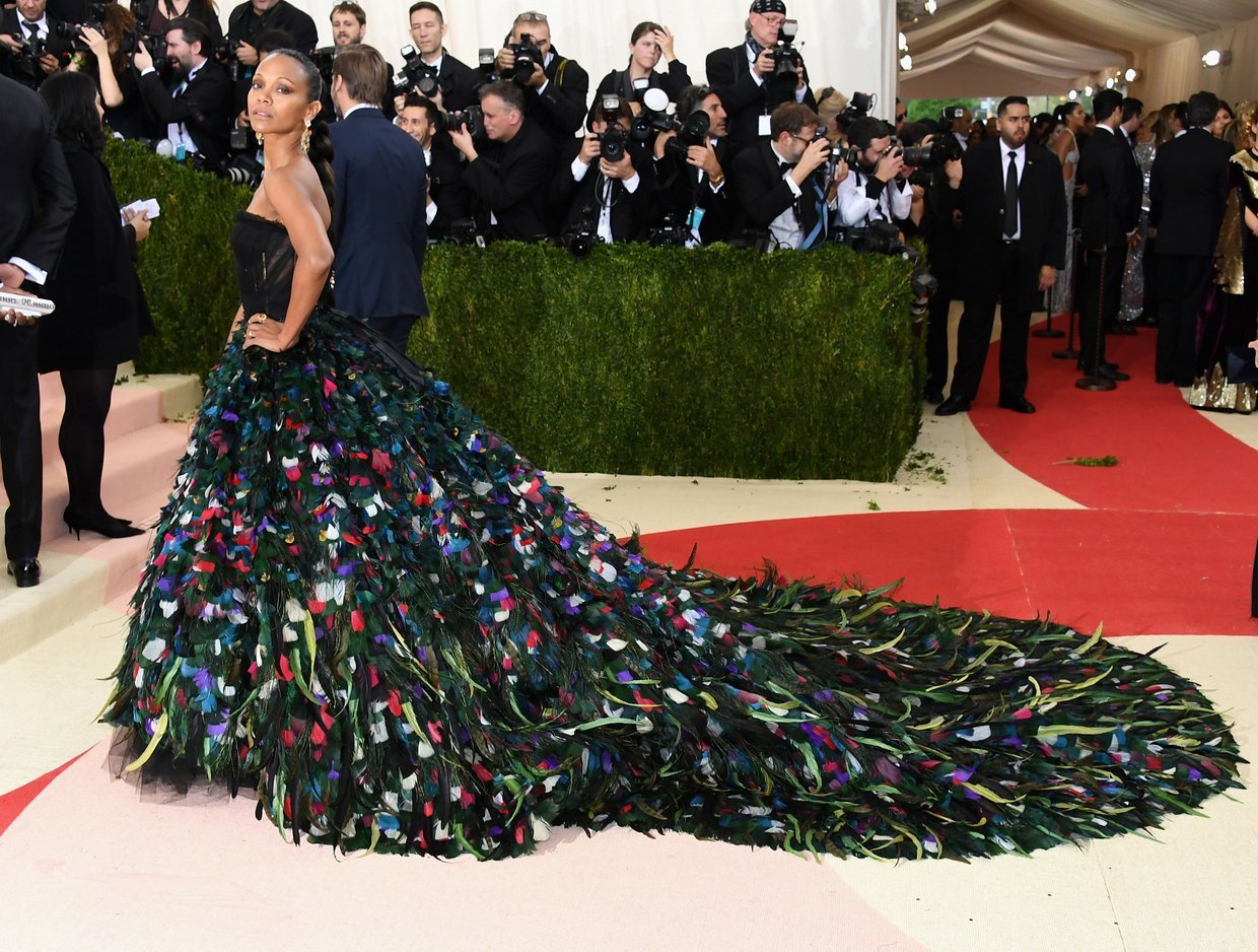 omgthatdress:WOOOOOOOOAH! Zoe Saldana is showing us how to do the Met Gala! YAAAAAS!