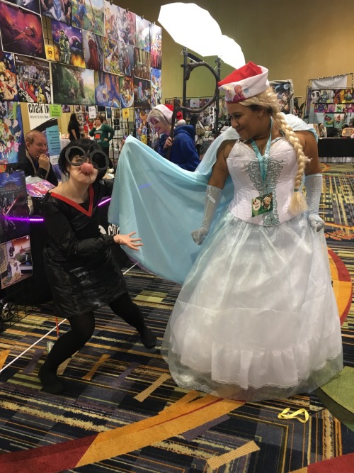 loubuggins: emmajiqrubini: I cosplayed Edna Mode from The Incredibles at Holiday Matsuri and needles