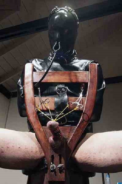 cockandballtorturepics:Gay sex cams: bit.ly/2caJb2y