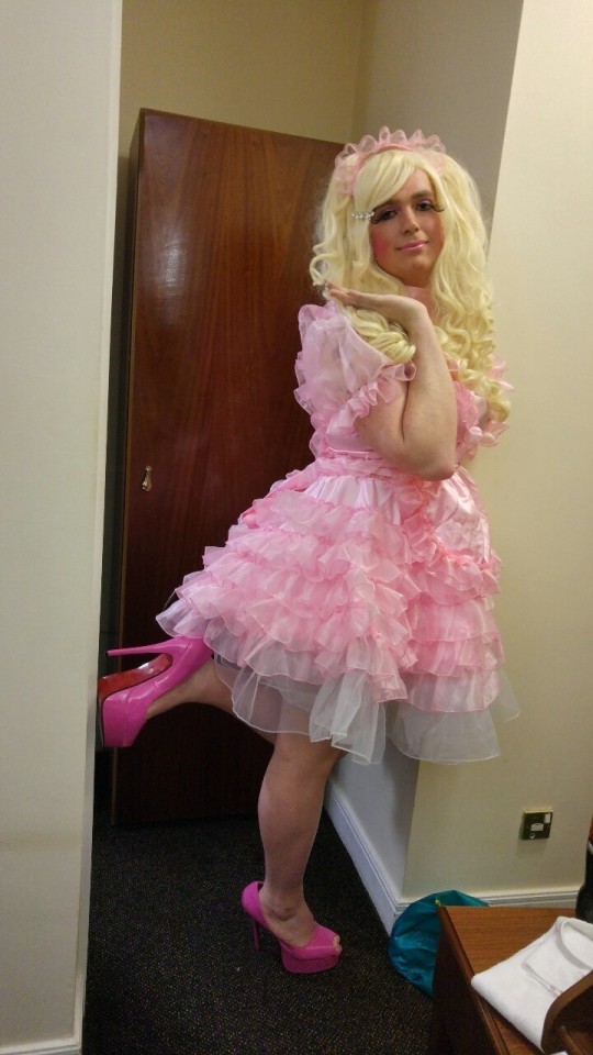 hellforsissy:Well look who has shown an interest in joining my little harem of sissy freaks 