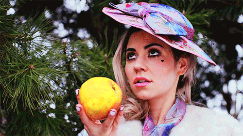 bevioletskies:favorite music videos (in no particular order)↳ marina and the diamonds + primadonnaPr