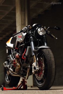 passius:  life1nmotion:      passius:  Ducati “Silver Shotgun” 2013 by Radical Ducati  