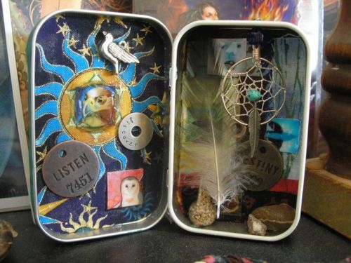 imawitchywitch:Travel altar/shrine ideas! You can use an altoid box, a lunch bock, a wooden jewelr
