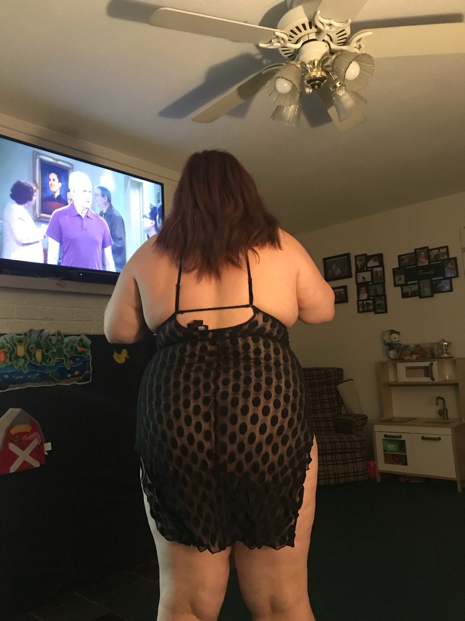 cutehousewife0523:  Met hubby at the door hoping to make his night a good one