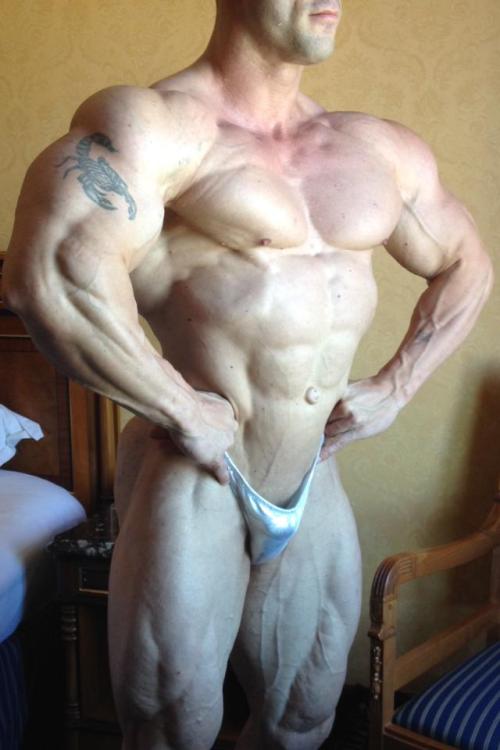 ITALIAN BODYBUILDER MARCO SAPIGNISee more: https://musclelovergr.blogspot.com/2022/05/sapigni2.htmlM