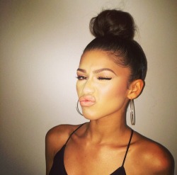 phuckindope:  Zendaya 💋