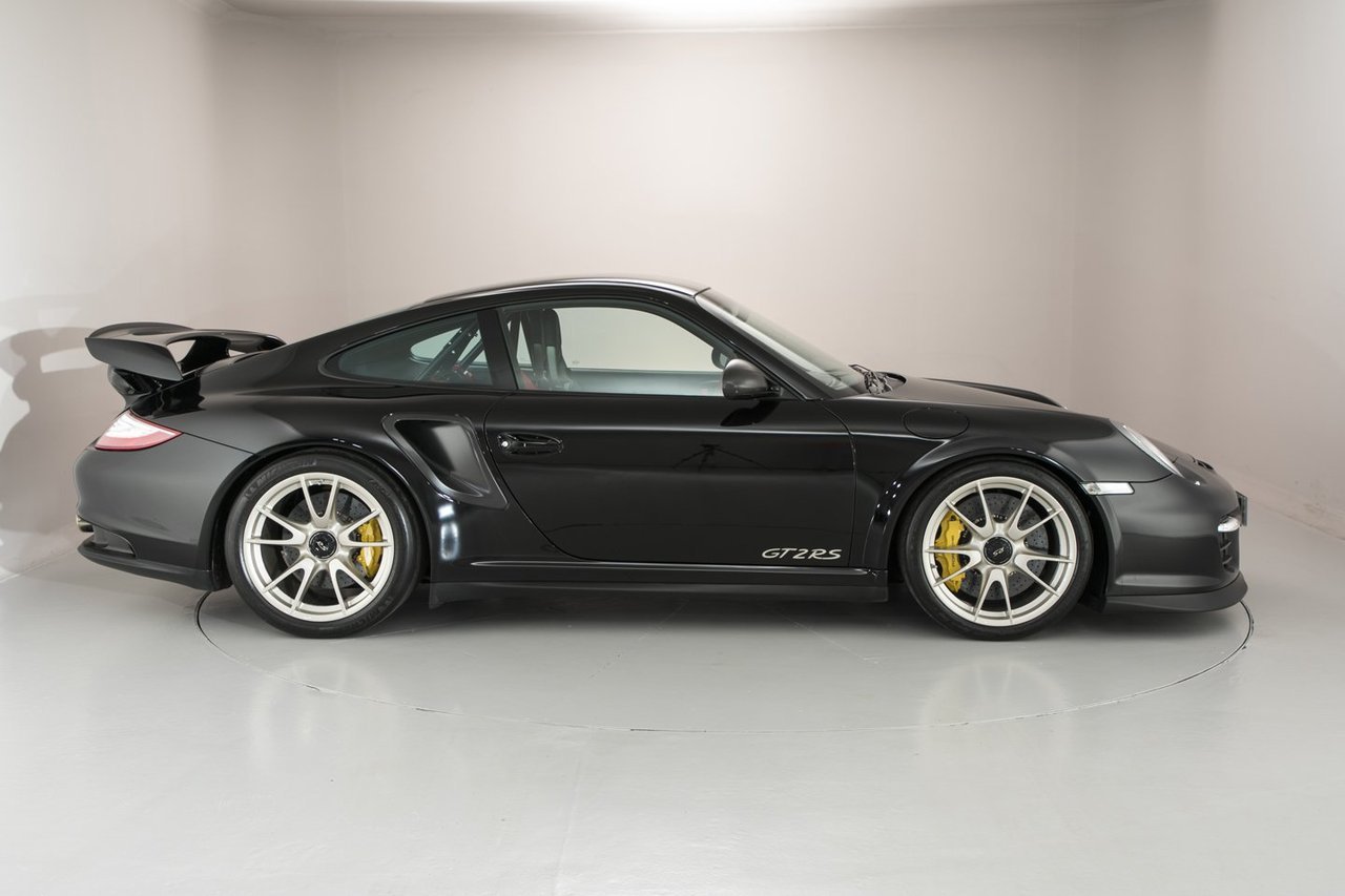 nerddecarro:  Porsche 911 GT2 RS (997) 2010