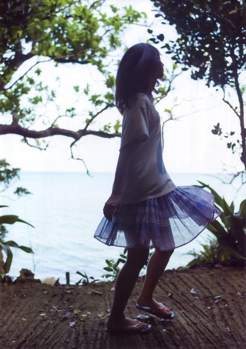 sakagumi46: 乃木坂46 齋藤飛鳥 / 1st 写真集『潮騒』❻ edit 夏扉 (トリミング・補正など) reblogged with tintum.