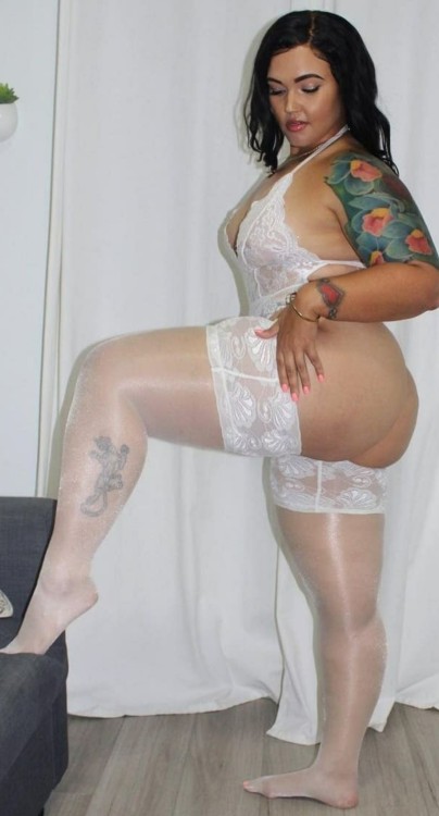 Porn photo pantyhoseandabbc:❤ Sexy Thick Thighs Arabella
