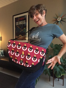 owner-of-wendys:  Commander Peepers and the Watchdogs prepare to conquer the world of fashion with this stylish messenger bag, modeled by the lovely Mrs. Ownerofwendys!
