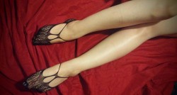 sweetcandytoes:  sweetcandytoes:Foot striptease!