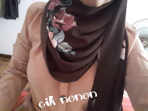 sgphotosharing: hamidah42: nenenblackpussy:  Pakai tudung xbermakna kita xboleh sexy ye dak? Hijabit