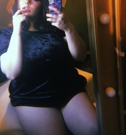 bigtiddiedbitch:  thick and selling nudes