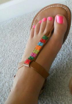 fetishadict:  #paintedtoes   Sexy