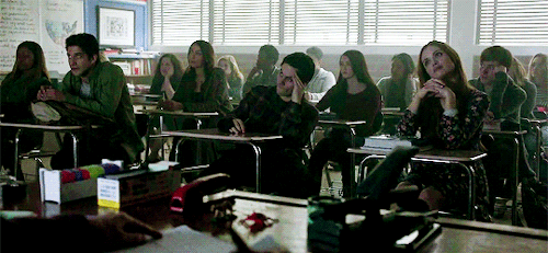 katygracious:hollandroden:stilydias:3.01 | 6.01when you just KNOW that the teacher made sciles sit i