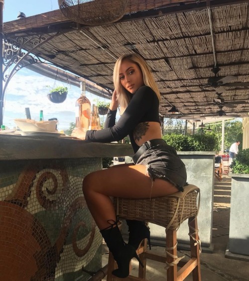 ebaserebaser: Gabriella Farias