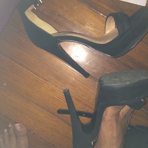 ifeetfetish:  Looks like someone needs a massage! #tried toile it a long night #going to bed now #shrugs #goodnight #footfetish  #prettyfeet #soles #heel #lovers by maliasoles http://ift.tt/1nS9zx2