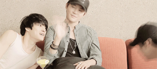 imaushisano:  and when Junsu tried to finish an interview…