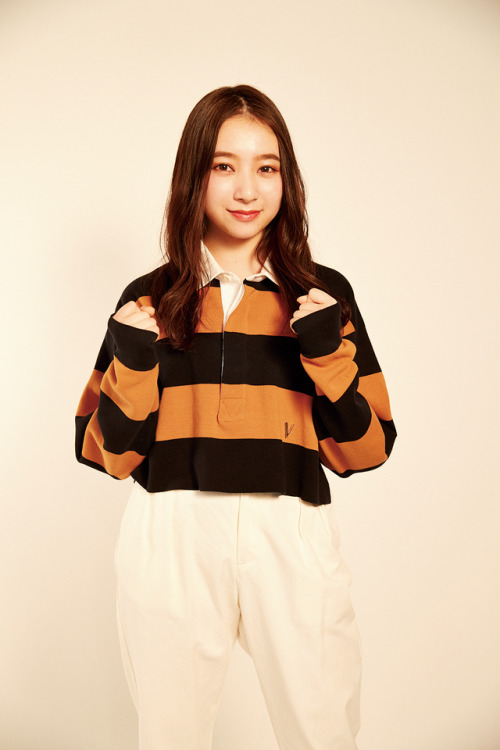 欅坂46、ラガーシャツに着替えたら佐藤 詩織「すごくカッコいいスポーツだよと聞いて気になってます」