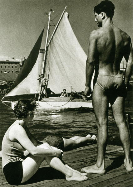 mote-historie: At the water station 1927 Photo by Boris Ignatovich