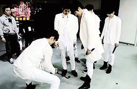 woomeh: infinite with a selfie stick (ーー;)